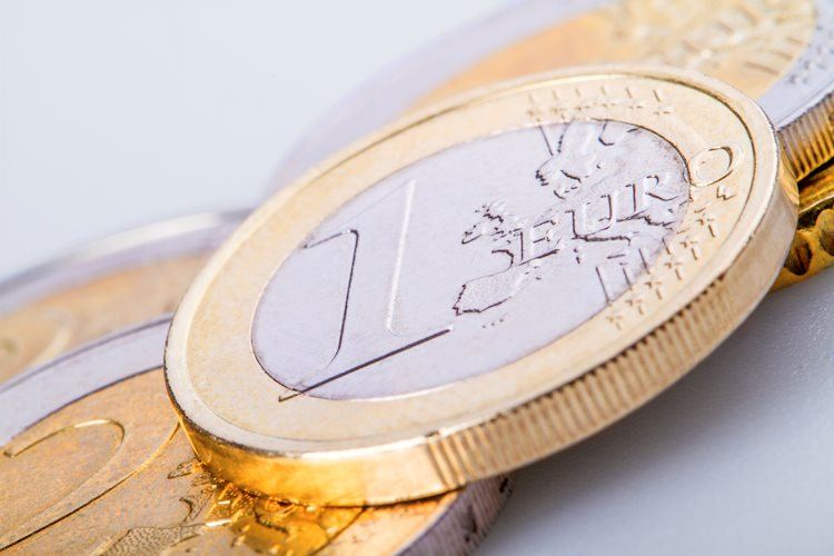 EUR/USD catches a ride on broad-market Greenback weakness